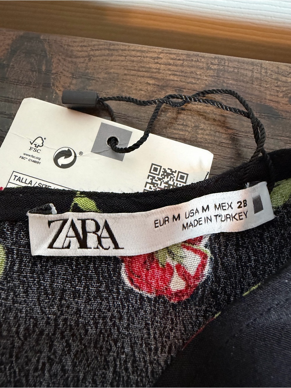 Zara Women’s Medium Black Red Floral Keyhole Twist Front Crop Top NWT Romantic - Picture 7 of 8